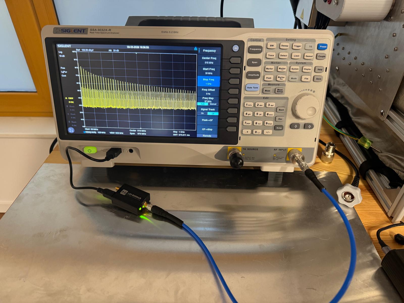 Leo Bodnar LBE-1320 pulser connected to spectrum analyzer